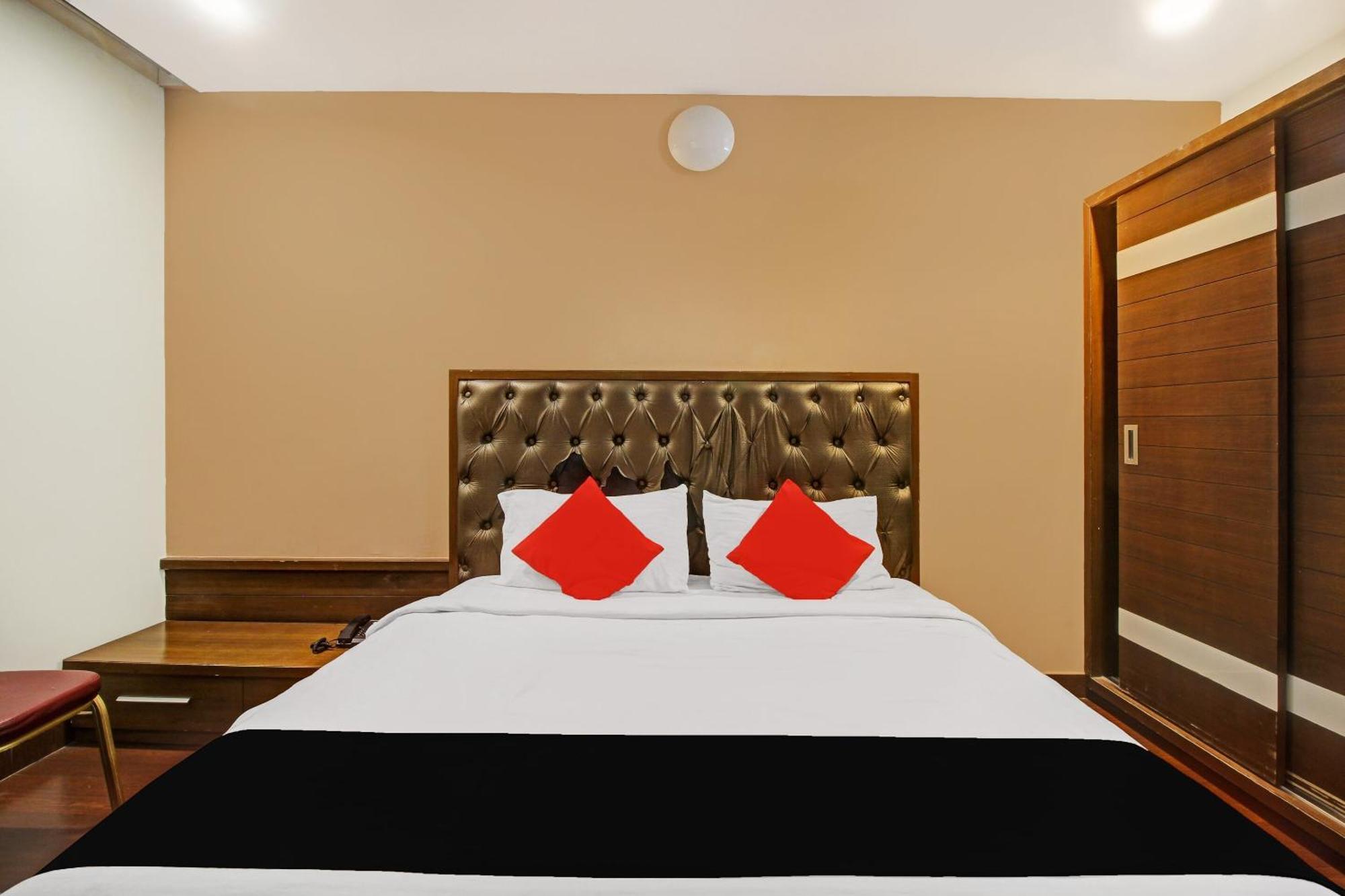 Collection O 82357 Hotel Surabhi Pride Trimulgherry Luaran gambar